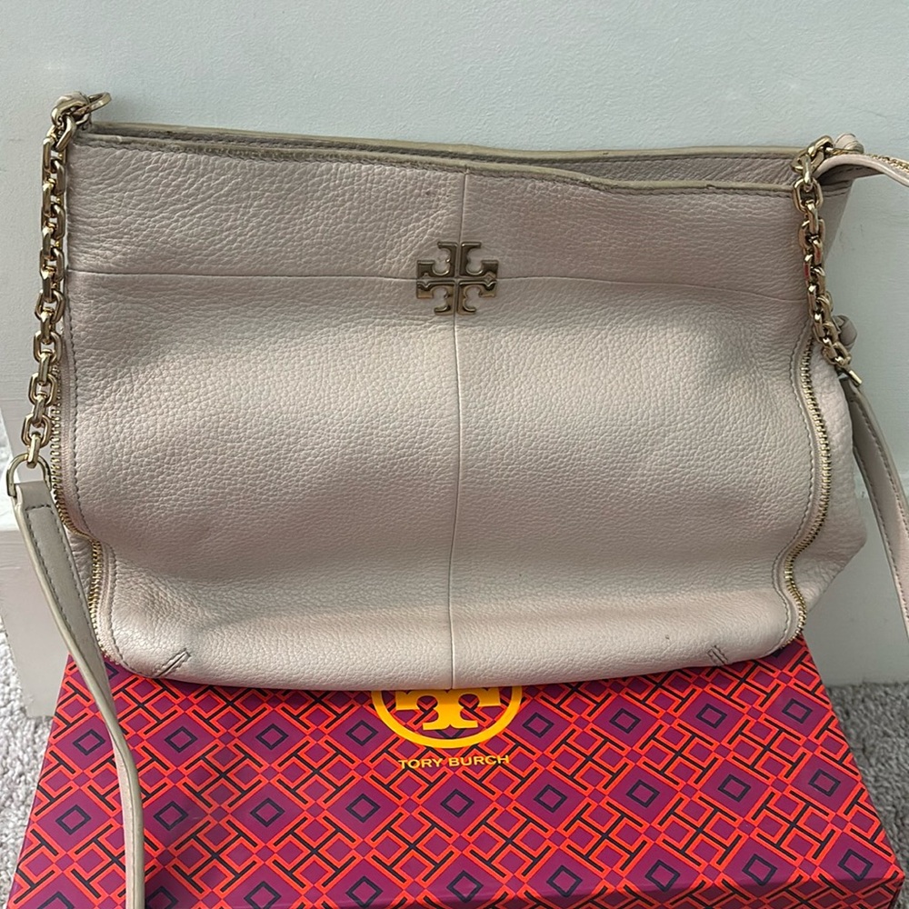 Tory Burch crossbody leather hoco bag- color- stone- good condition
